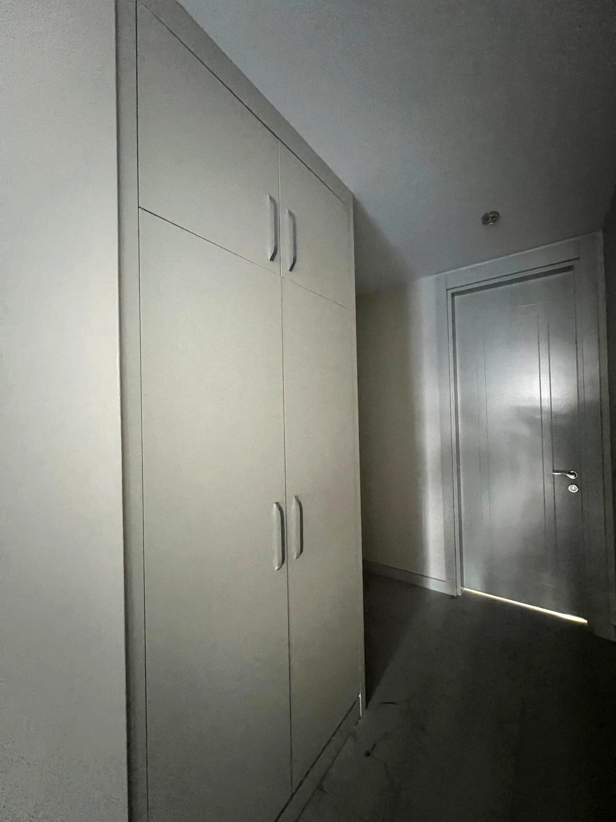 RUBIN Residence, 2+1, 110 м² — Встроенный шкаф в прихожей