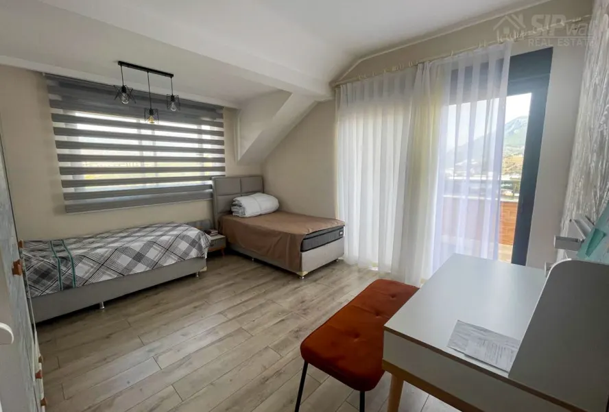 Меблированный дуплекс 4+1 в Off Tower, Тосмур — 230 м²