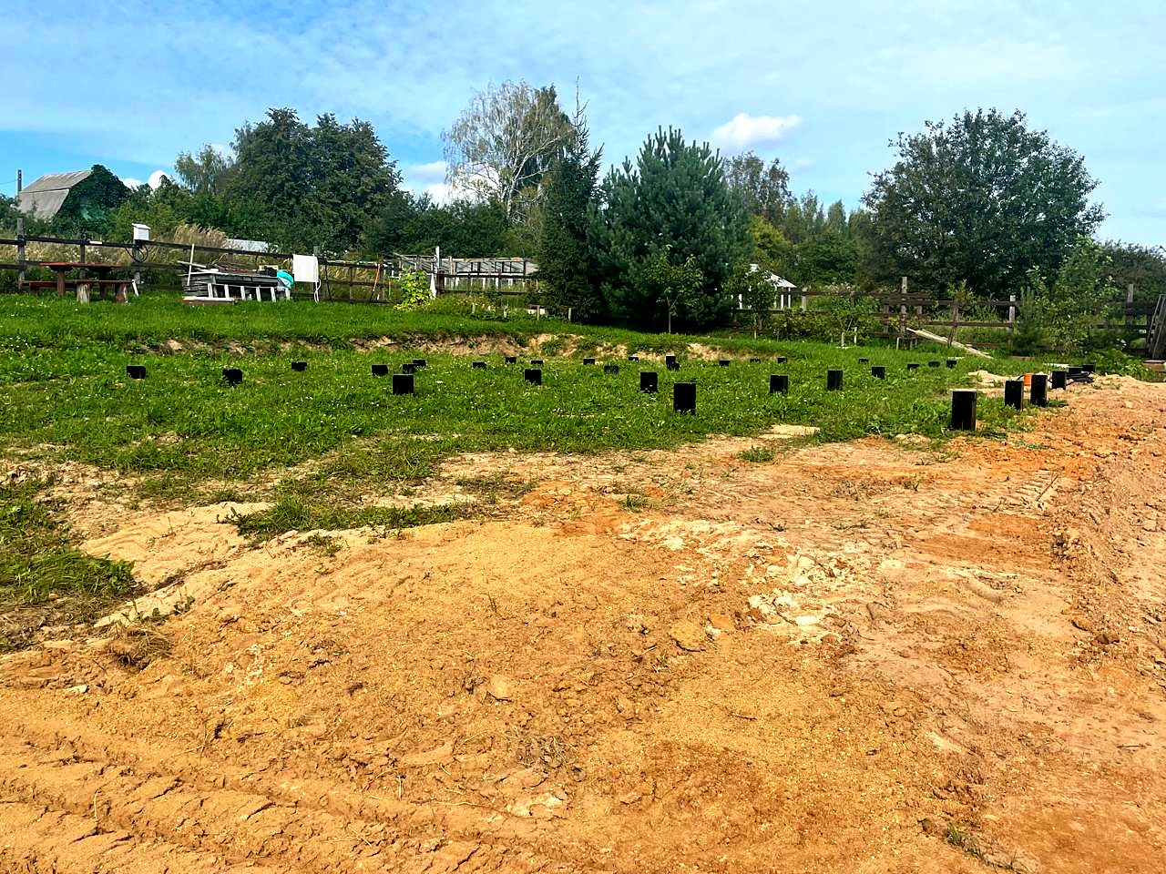 Showroom Barnhouse 76.3 in Kostroma: Fundament und Holzrost