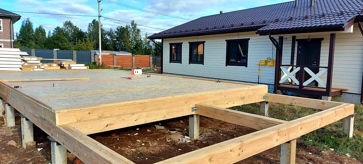 “Barnhouse Otrazhenie” projesine göre 75 m² ev, Beloostrov kasabası: temel ve alt bağlama kirişi