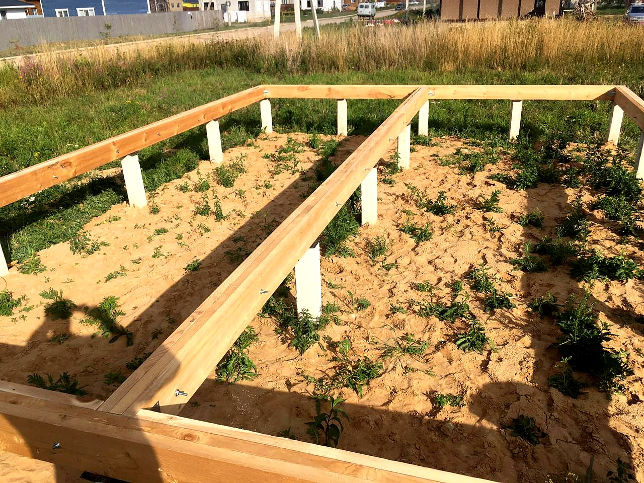 “Ermak” projesine göre 103 m² ev, Kostroma bölgesi: temel ve alt bağlama kirişi