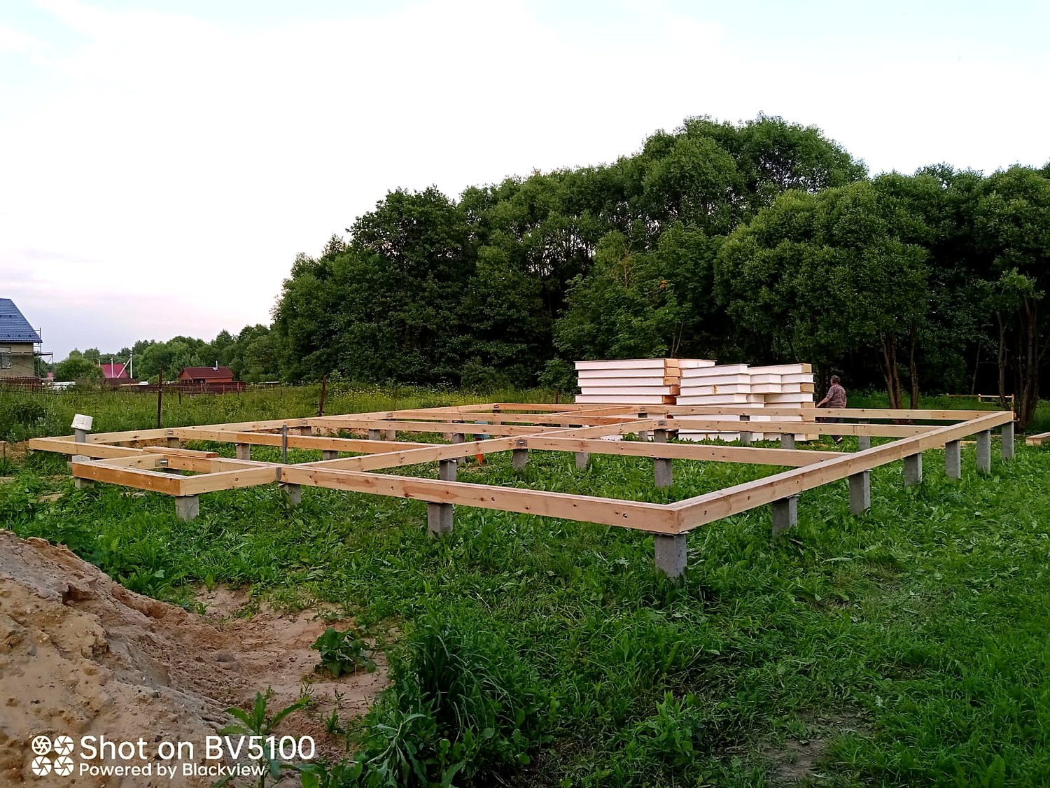 Özel projeye göre 116 m² ev, Ankudinovo köyü: temel ve alt bağlama kirişi