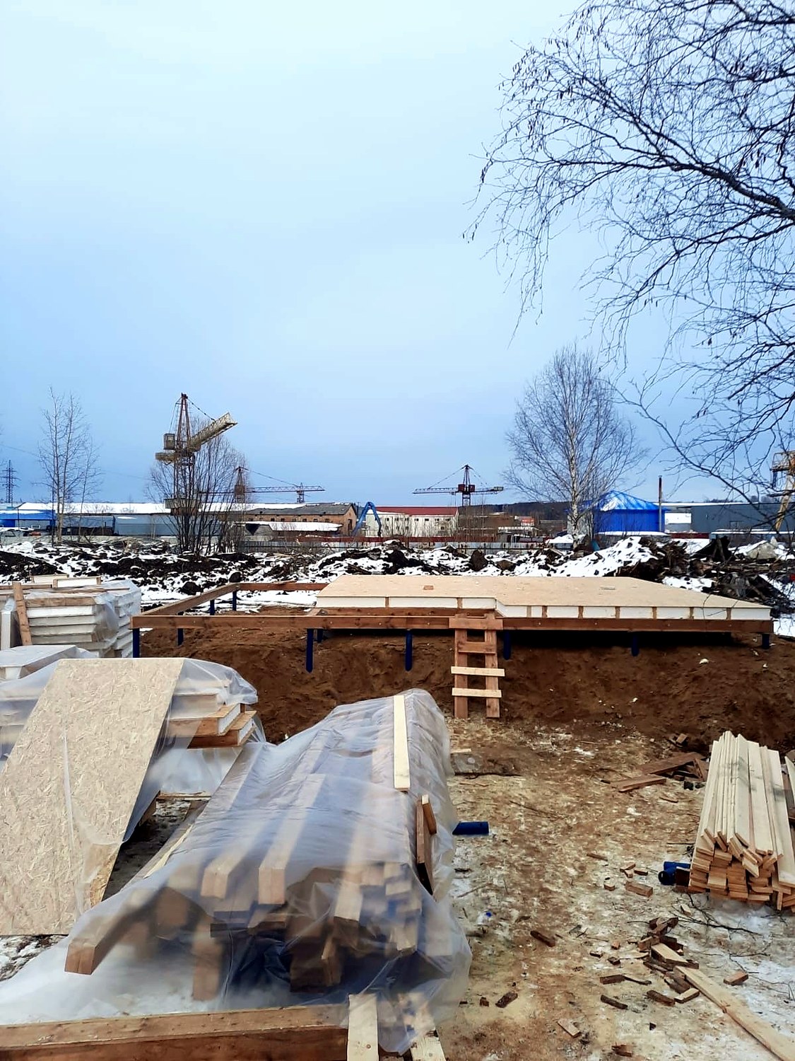 Özel projeye göre 130 m² ev, Ukhta: temel ve alt bağlama kirişi