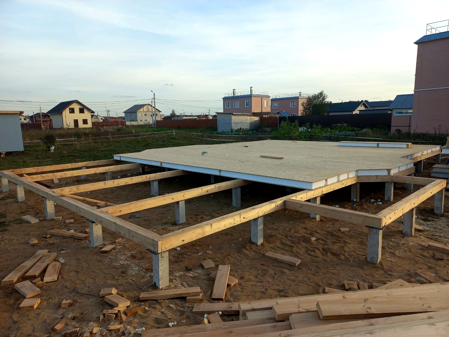Haus 143 m² nach Projekt „Wuokatti“, Gebiet Kostroma: Fundament und Grundrahmen