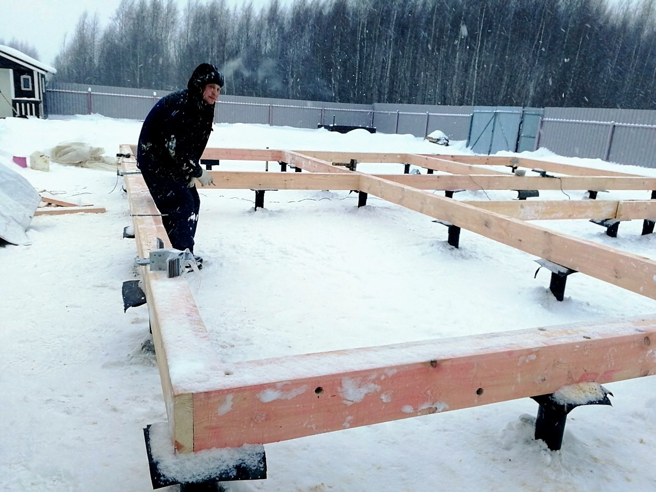 Haus nach individuellem Projekt, Dorf Greshnevo: Fundament und Grundrahmen