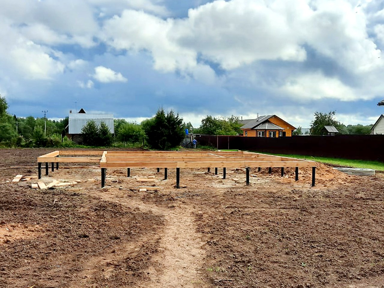 Haus nach individuellem Projekt, Dorf Telyatevo: Fundament und Grundrahmen