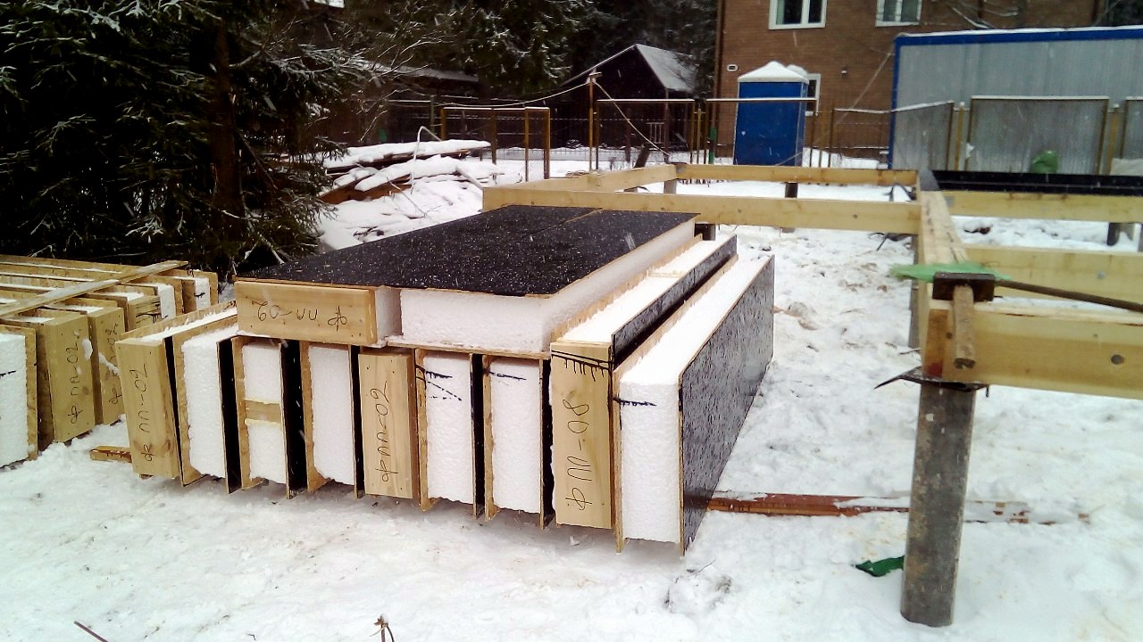 Haus, individuelles Projekt, Stadtkreis Dorf Zhedochi Naro-Fominskiy: Fundament und Bodenrahmen