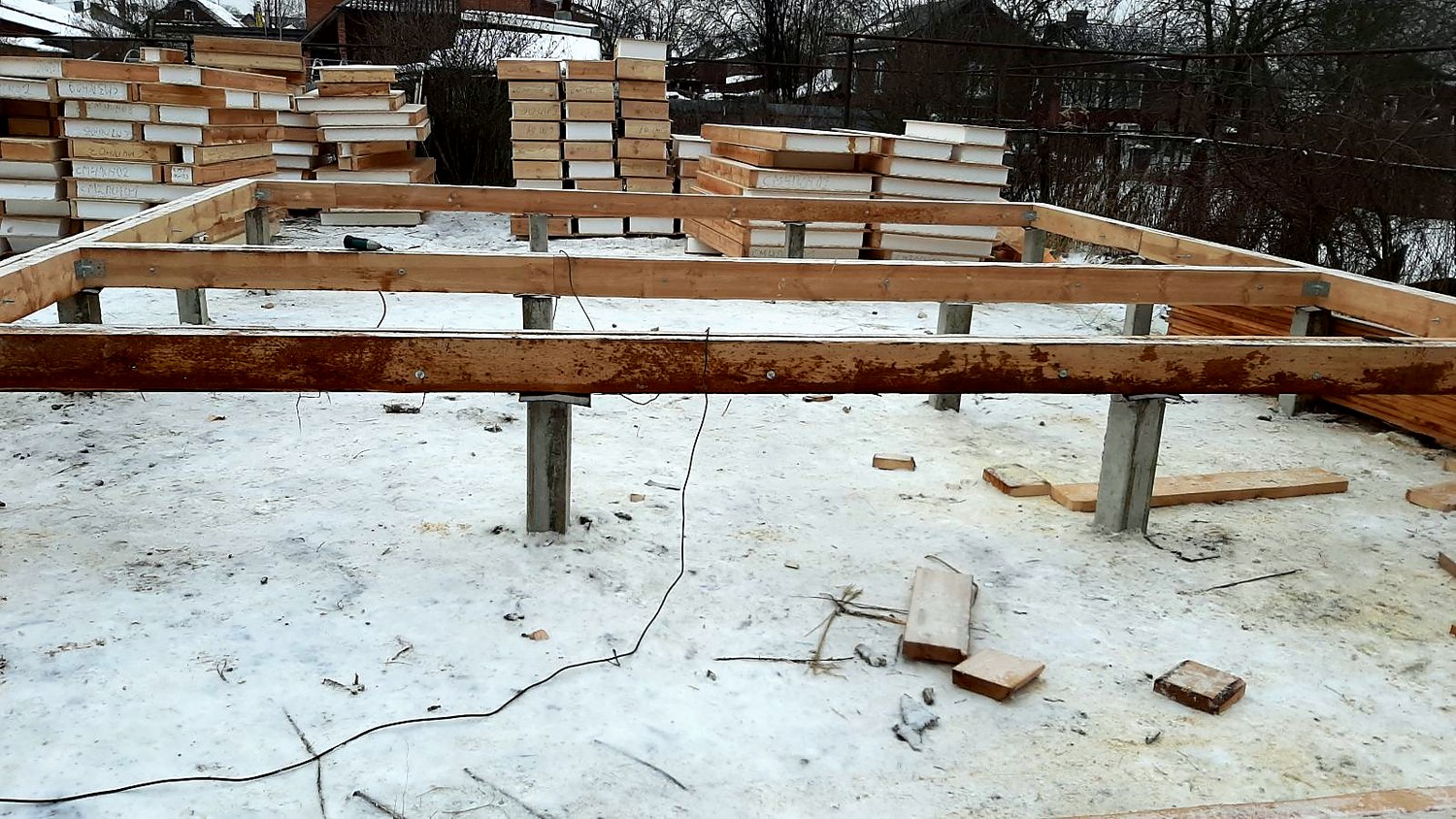 House built to a custom design, Ivanovo: foundation and sill strapping
