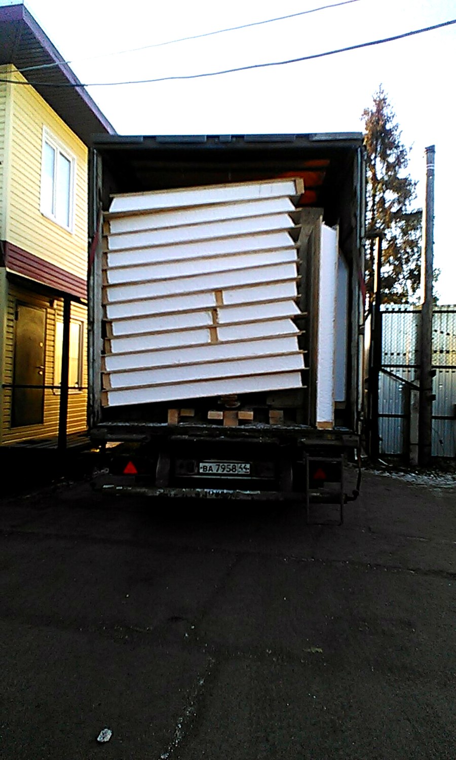 House built to a custom design, Kostroma: house kit delivery