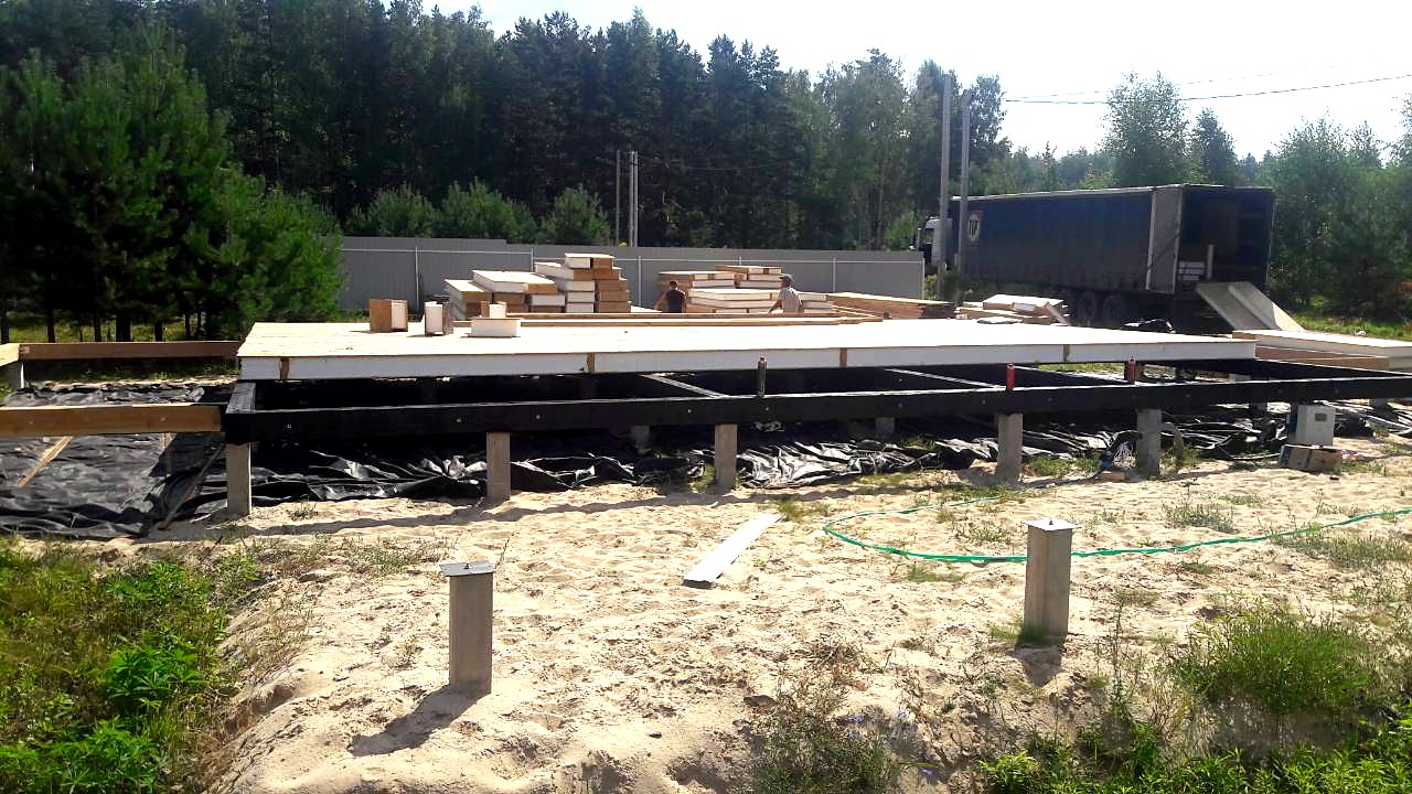 Özel projeye göre ev, Nijniy Novgorod bölgesi: temel ve alt bağlama kirişi