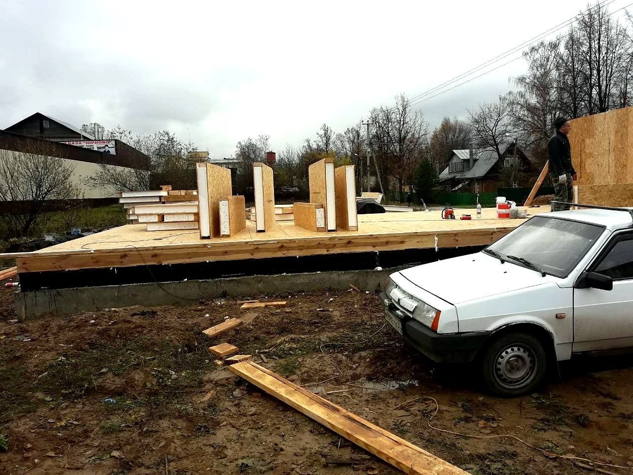 Haus nach individuellem Entwurf, Dorf Yudino: Wandmontage