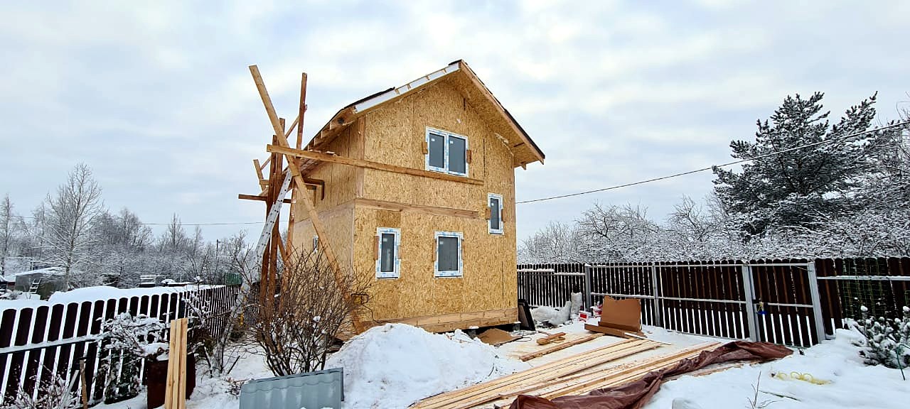Datscha nach Projekt „Kleines Ferienhaus“, Region Leningrad: Wandmontage