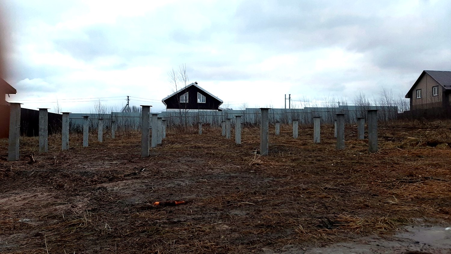Haus nach Projekt „Jessentuki 8x8“, Dorf Kadnikovo: Fundament und Grundrahmen