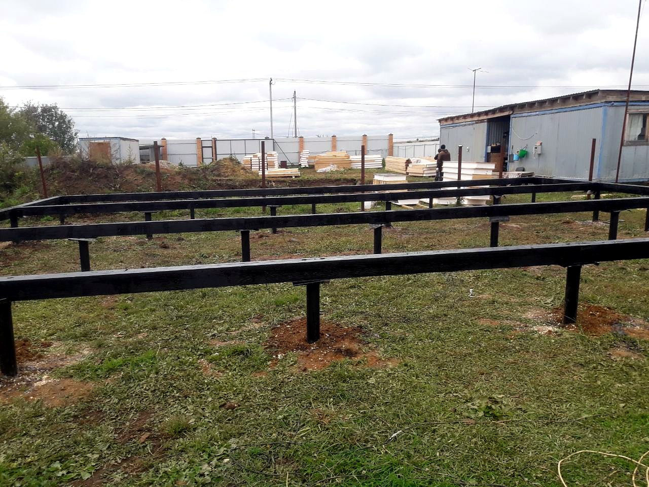 Haus nach Projekt „Korsar - D2.8“, Dorf Yakovlevo: Fundament und Grundrahmen