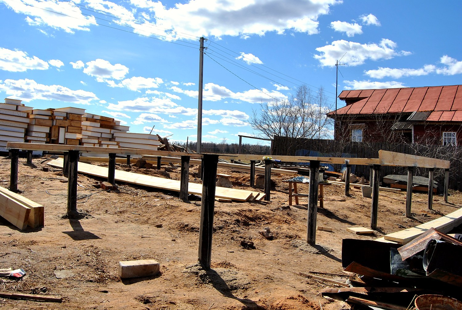 Haus nach Projekt „Metschta XXL“, Dorf Palmintsyno: Fundament und Grundrahmen