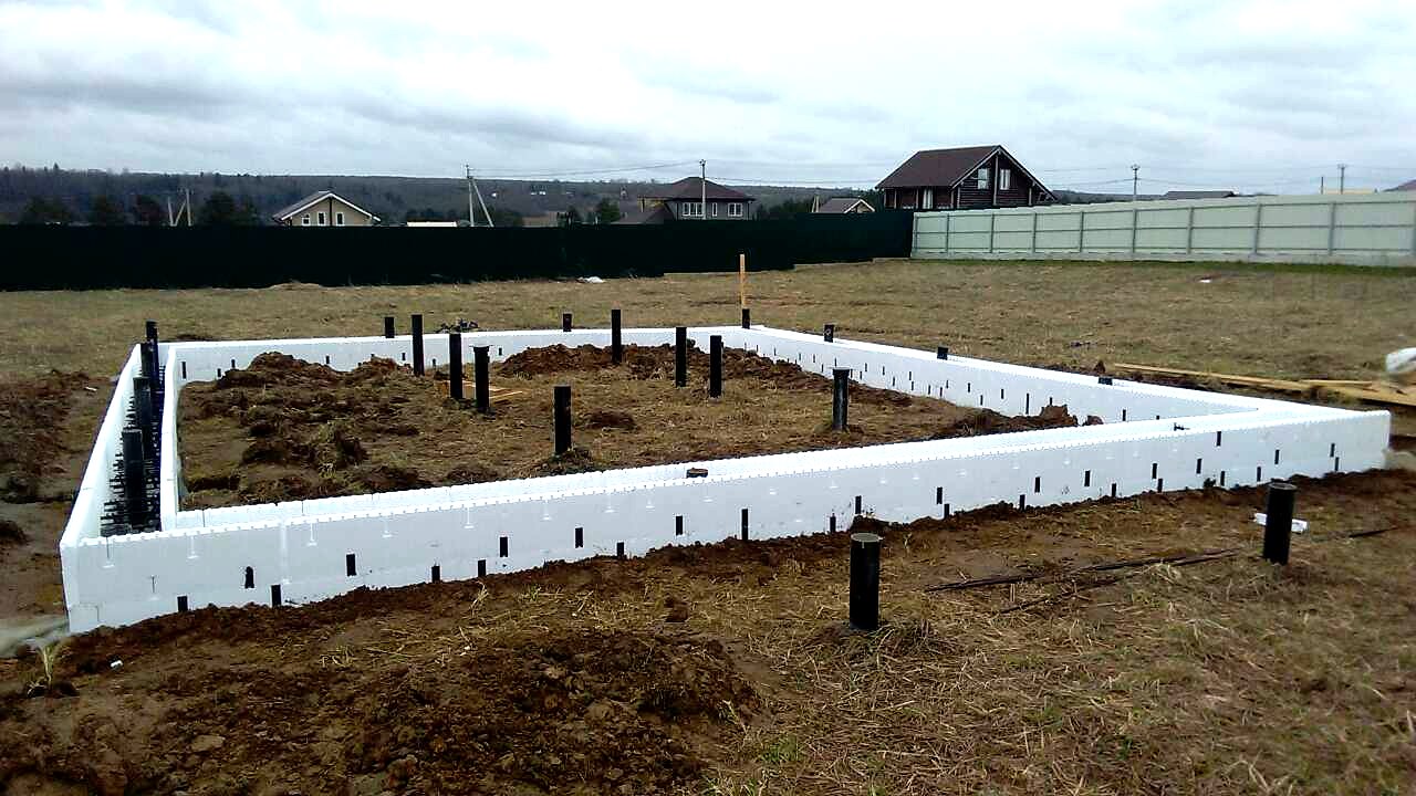 Haus nach Projekt „Narziss“, Dorf Artyukino: Fundament und Grundrahmen