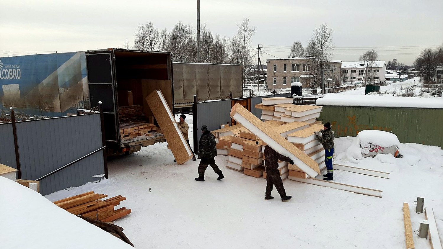 Haus nach Projekt „Premera“, Dorf Bolshoe Klochkovo: Lieferung des Hausbausatzes
