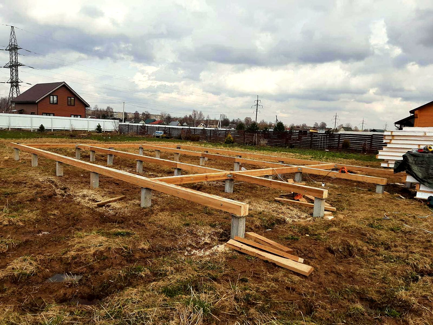 Haus nach Projekt „Barnhouse 76.1“, Rybinsk: Fundament und Grundrahmen