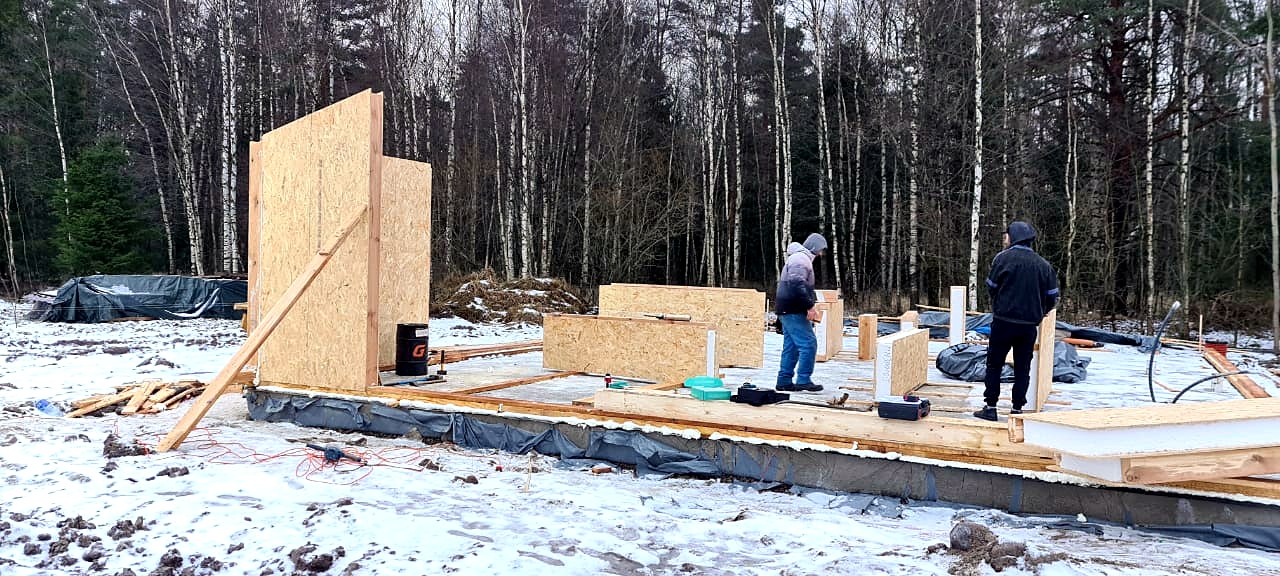 Haus nach Projekt „Barnhouse 110“, Dorf Koltushskoe: SIP-Boden auf Höhe 0