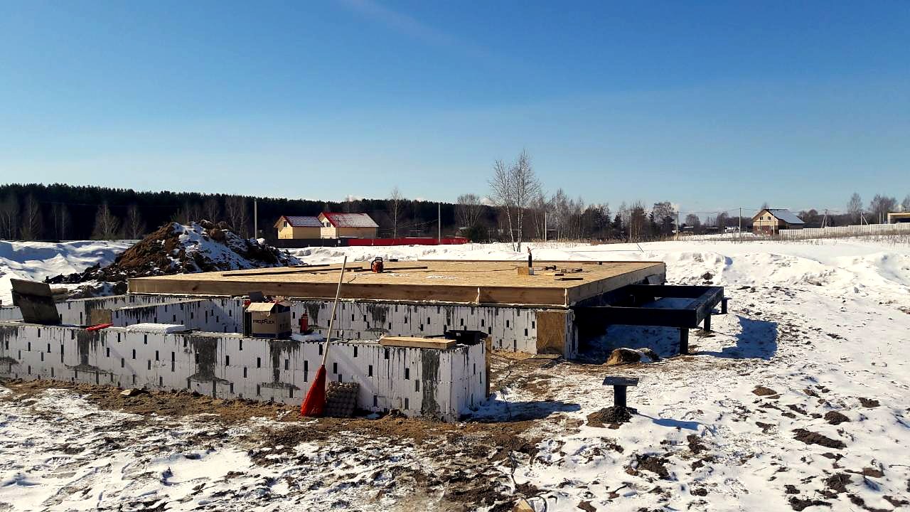 Garage nach Projekt „Slawjanka mini + Garage“, Dorf Nazarovo: Fundament und Grundrahmen