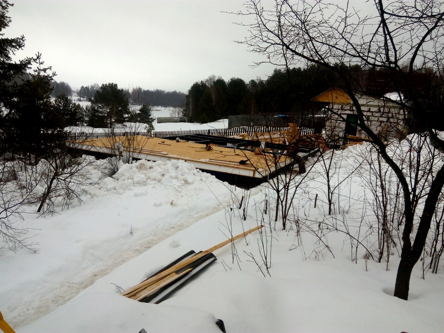 Haus nach Projekt „Utes“, Dorf Sukhanikha: Fundament und Grundrahmen