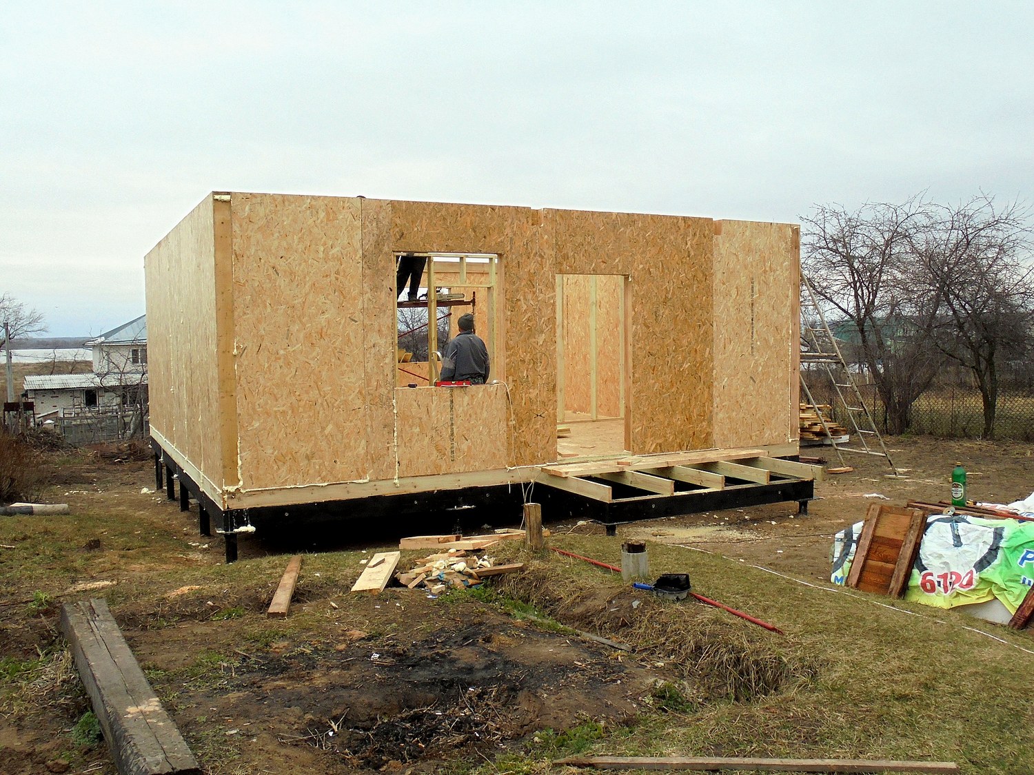 Haus nach individuellem Entwurf, Dorf Burtsevo: Wandmontage