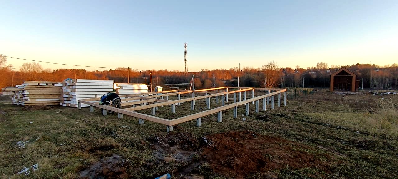Haus nach individuellem Projekt, Gebiet Moskau: Fundament und Grundrahmen