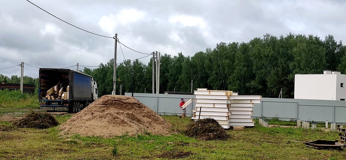 Haus nach individuellem Entwurf: Fundament und Grundrahmen