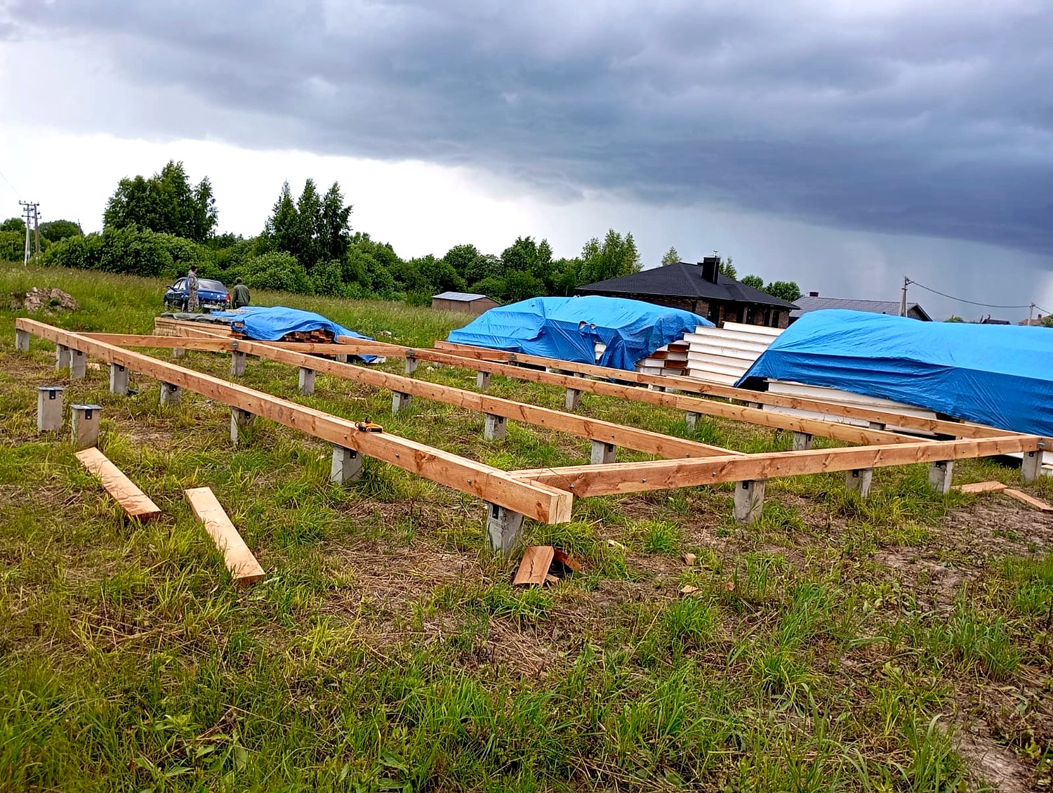 “Barnhouse 76” projesine göre ev, Kostroma bölgesi: temel ve alt bağlama kirişi