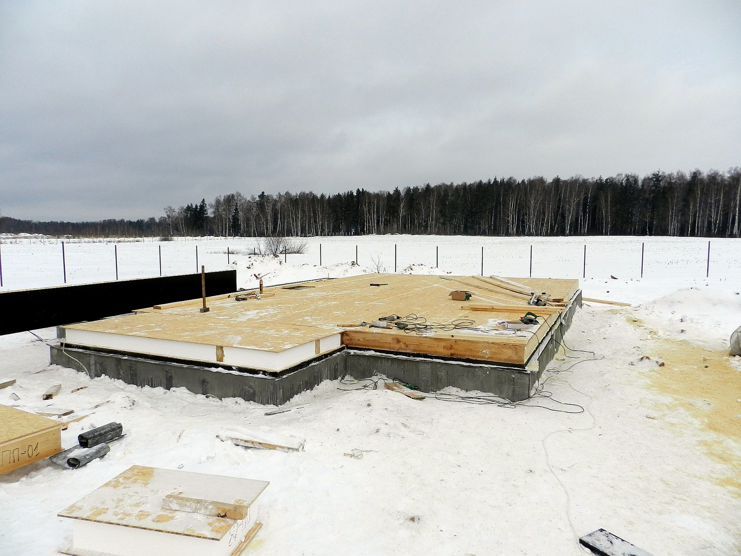 House, “Forvard” design, Olimpiyskaya settlement village: foundation and base framing