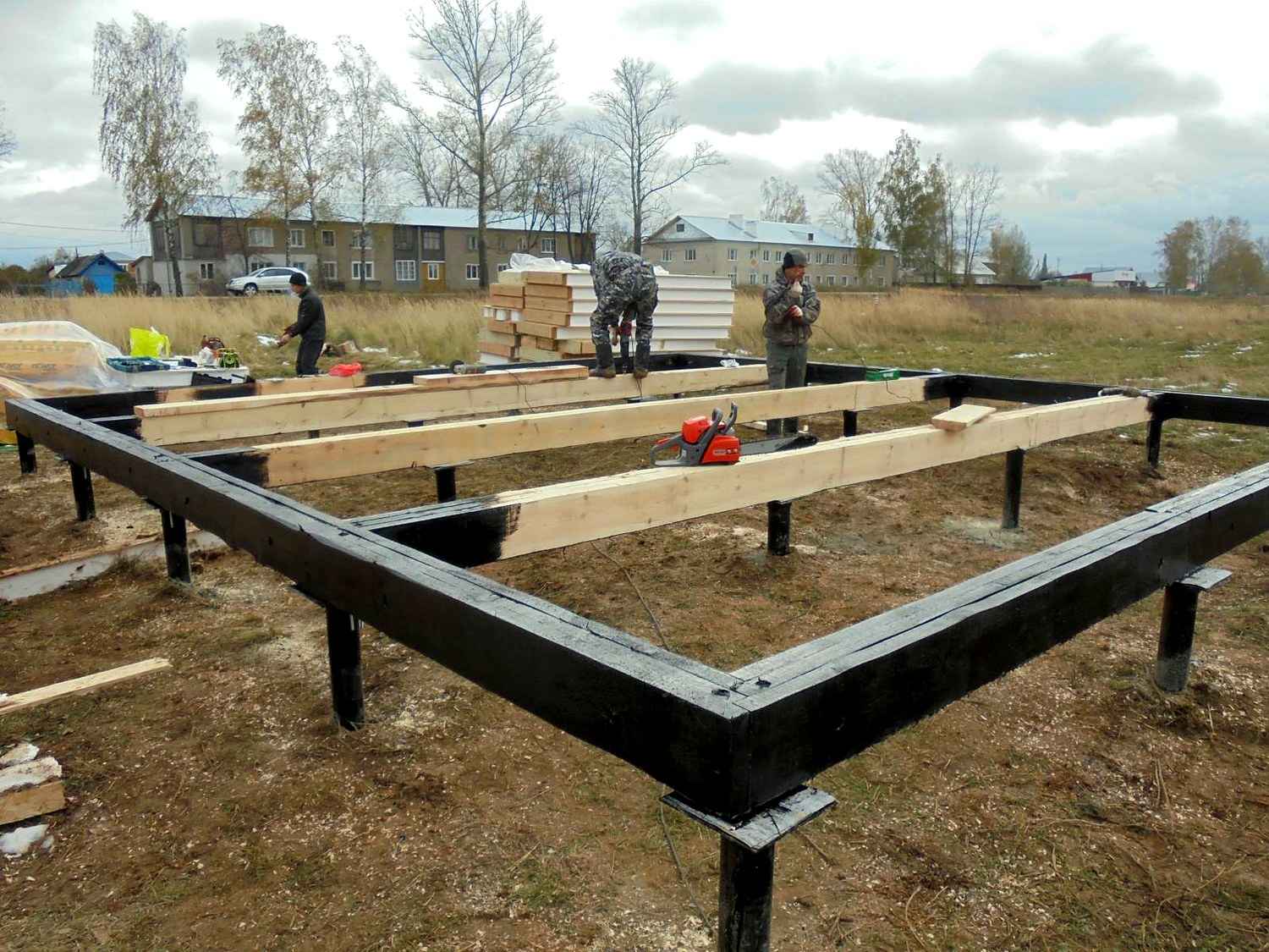Haus nach Projekt „Metschta pl.4“, Vyazniki: Fundament und Grundrahmen