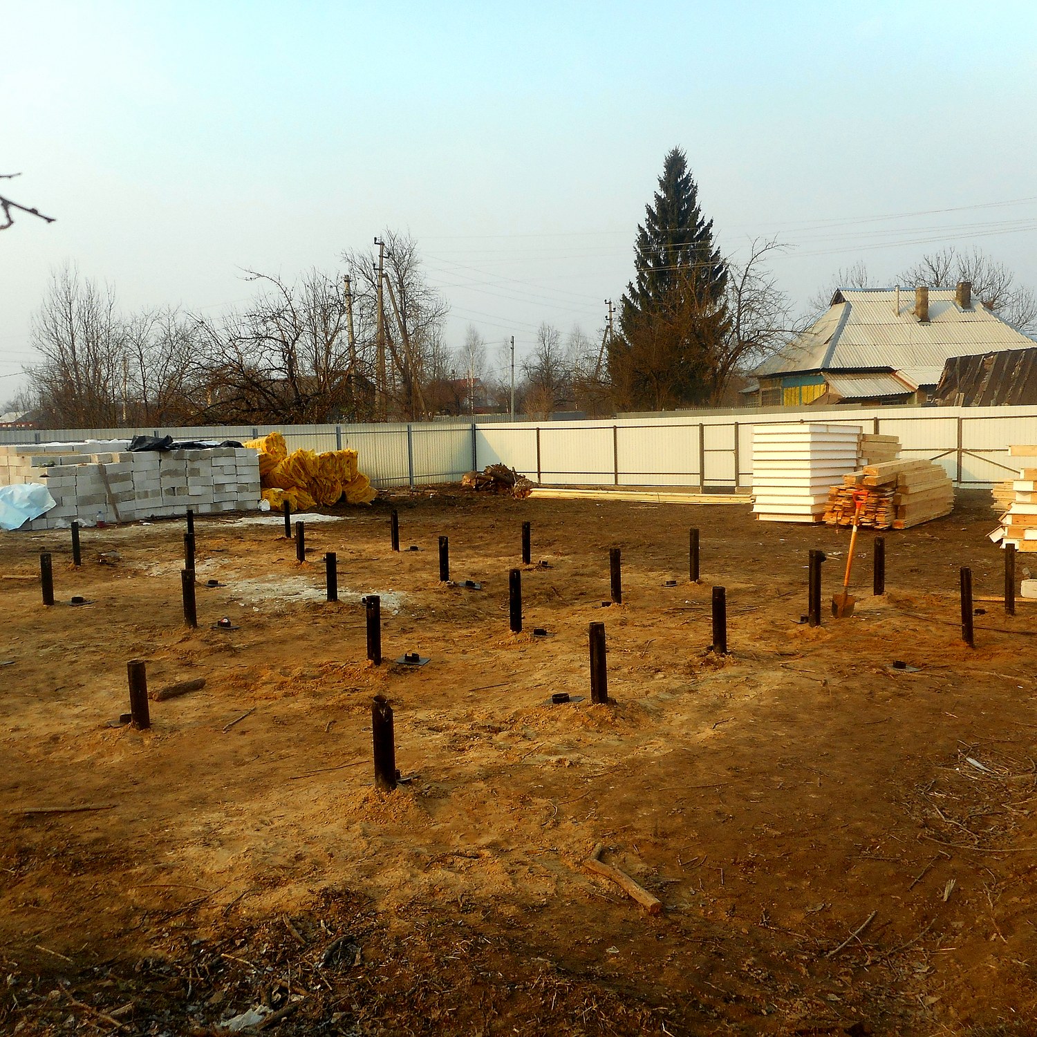 Haus nach Projekt „Radoniza“, Region Kaluga: Fundament und Grundrahmen