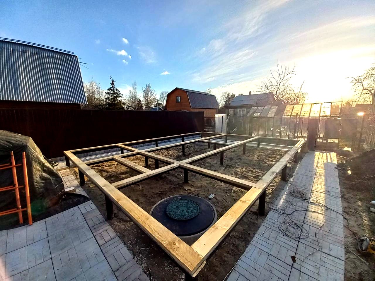 House, “Barnhouse 39” design, SNT garden community “Gorkovskoye Boloto”: foundation and base framing