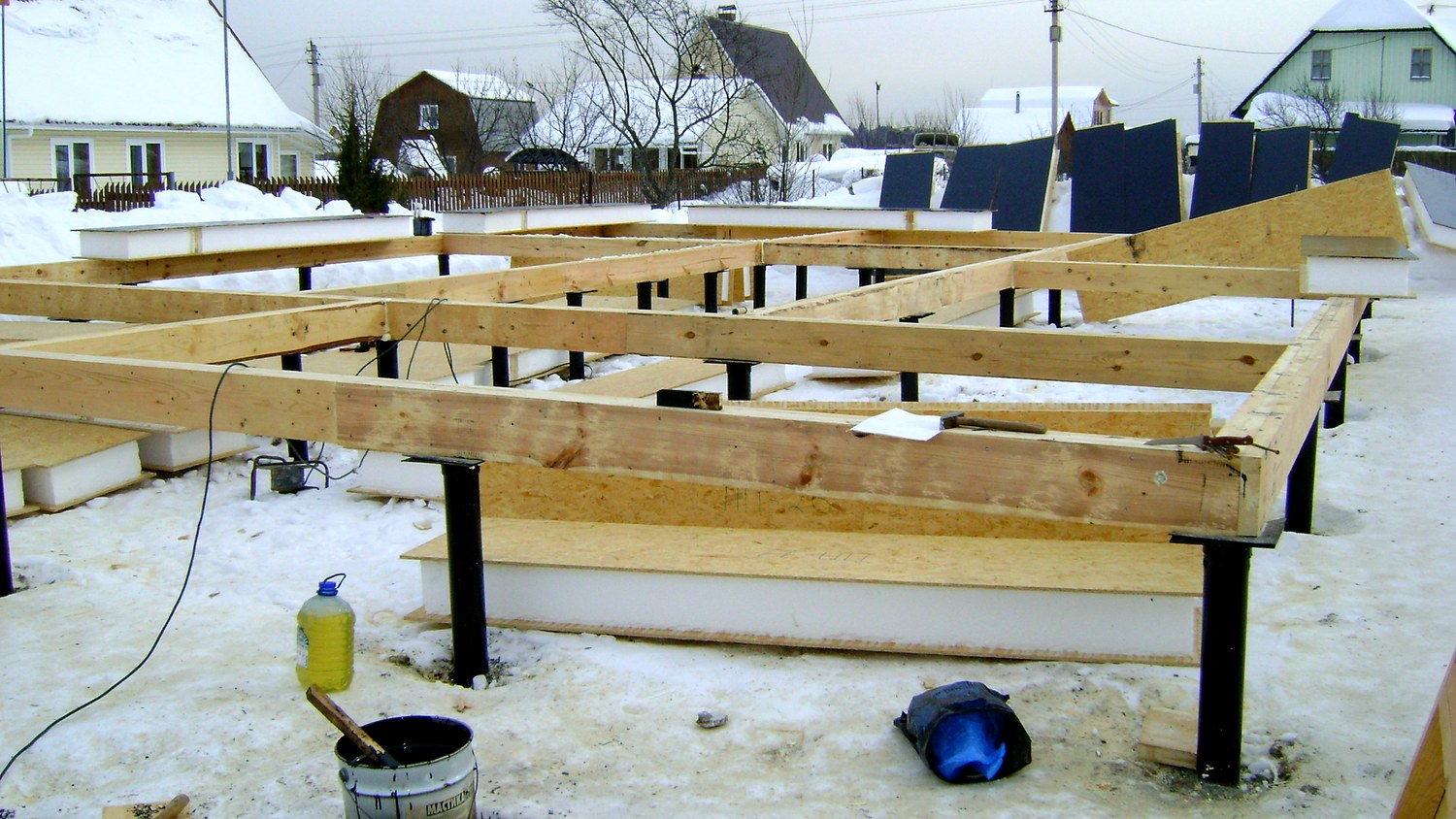 Haus nach Projekt „in der Stadt“, Krasnogorsk: Fundament und Grundrahmen
