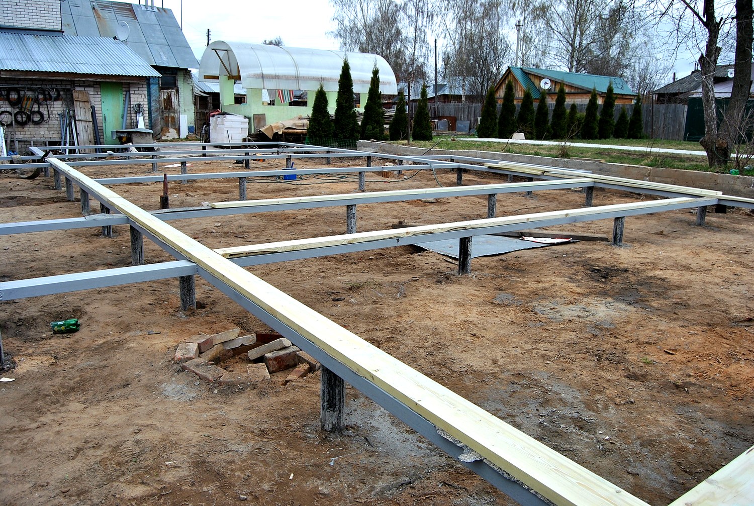 Haus nach Projekt „Minihotel“, Ivanovo: Fundament und Grundrahmen