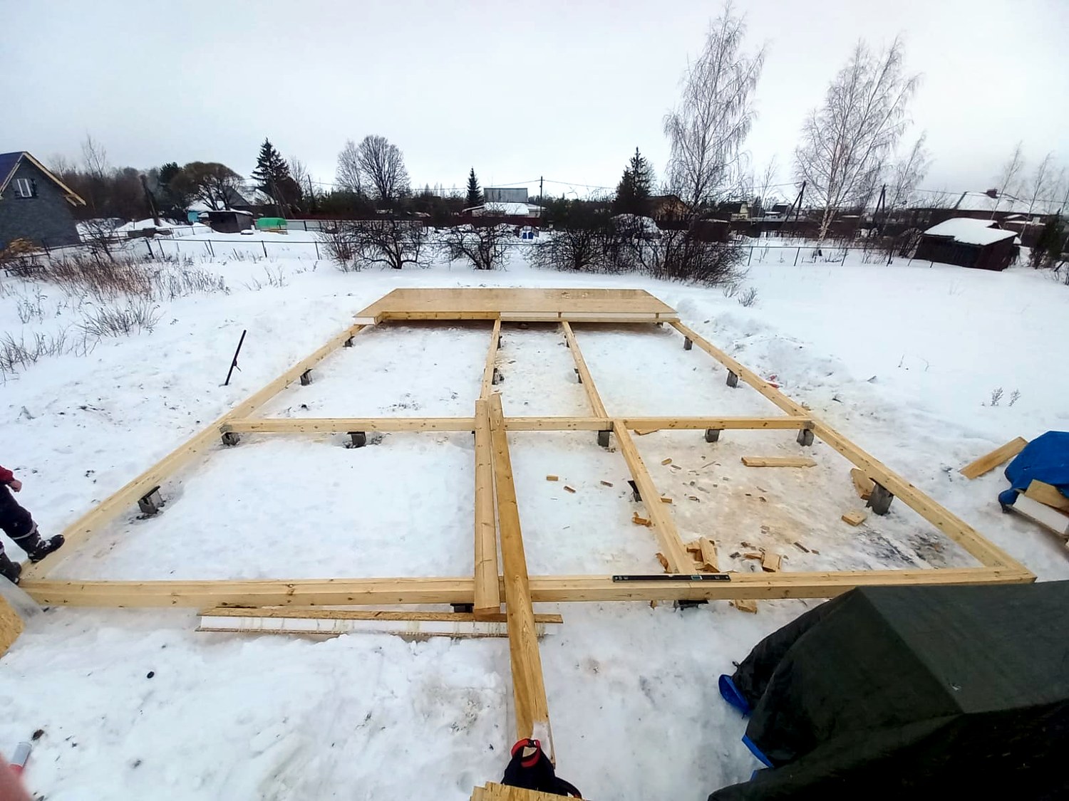 Haus 105 m² nach individuellem Projekt, Dorf Svingino: Fundament und Grundrahmen