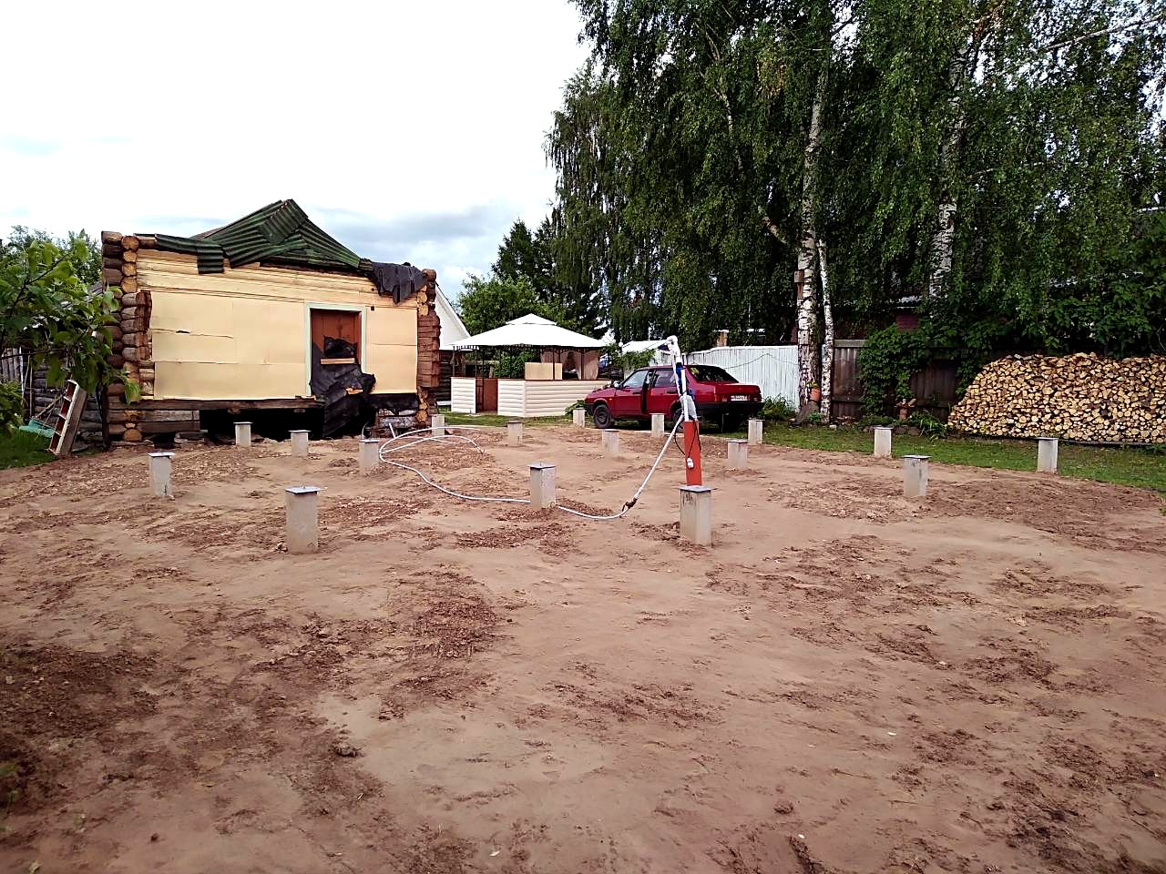 Haus nach Projekt „Slawjanskij Skit“, Dorf Dievo-Gorodishche: Fundament und Grundrahmen