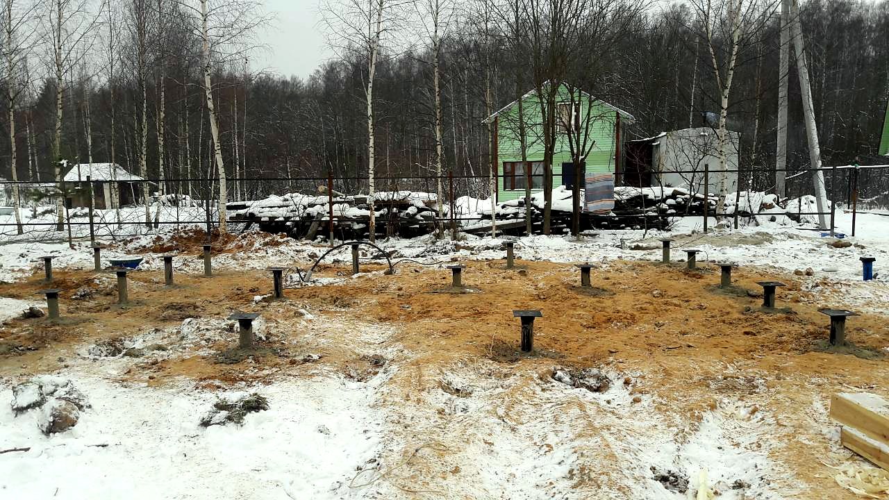 Haus nach Projekt „Slawjanskij Skit“, Region Jaroslawl: Fundament und Grundrahmen