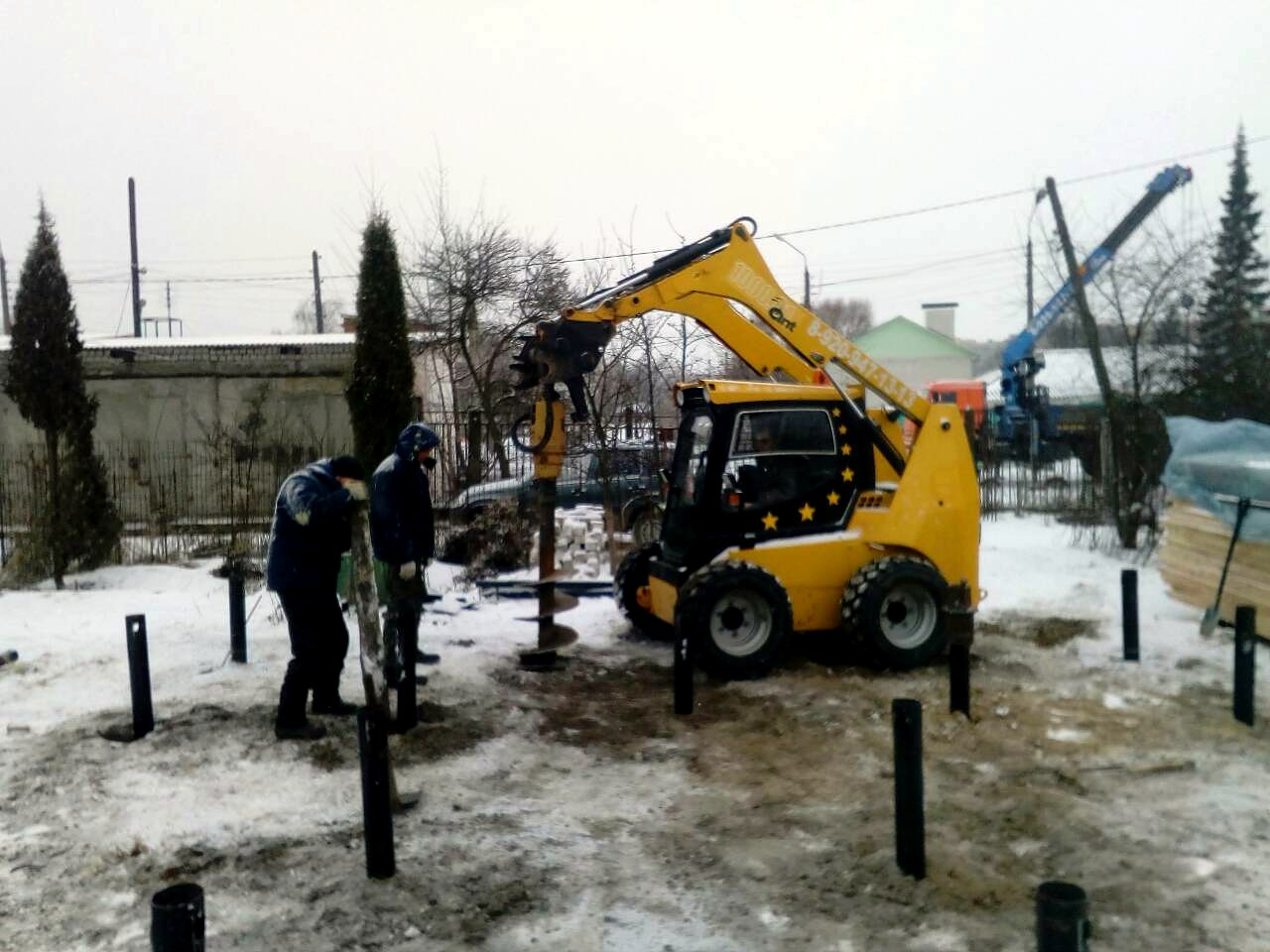 Haus nach Projekt „Wdochnowenie“, Wyksa: Fundament auf Schraubpfählen
