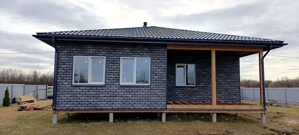 Haus nach individuellem Projekt, Dorf Zavrazhe