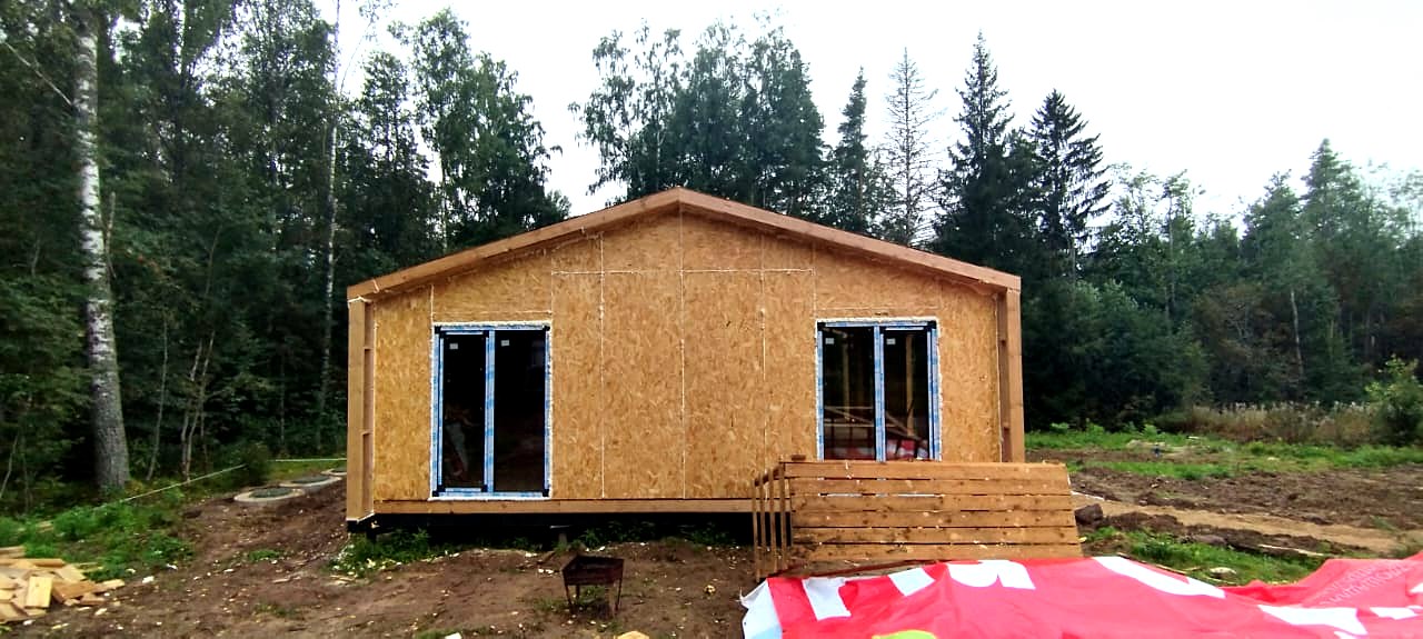 Haus nach individuellem Projekt, Region Leningrad