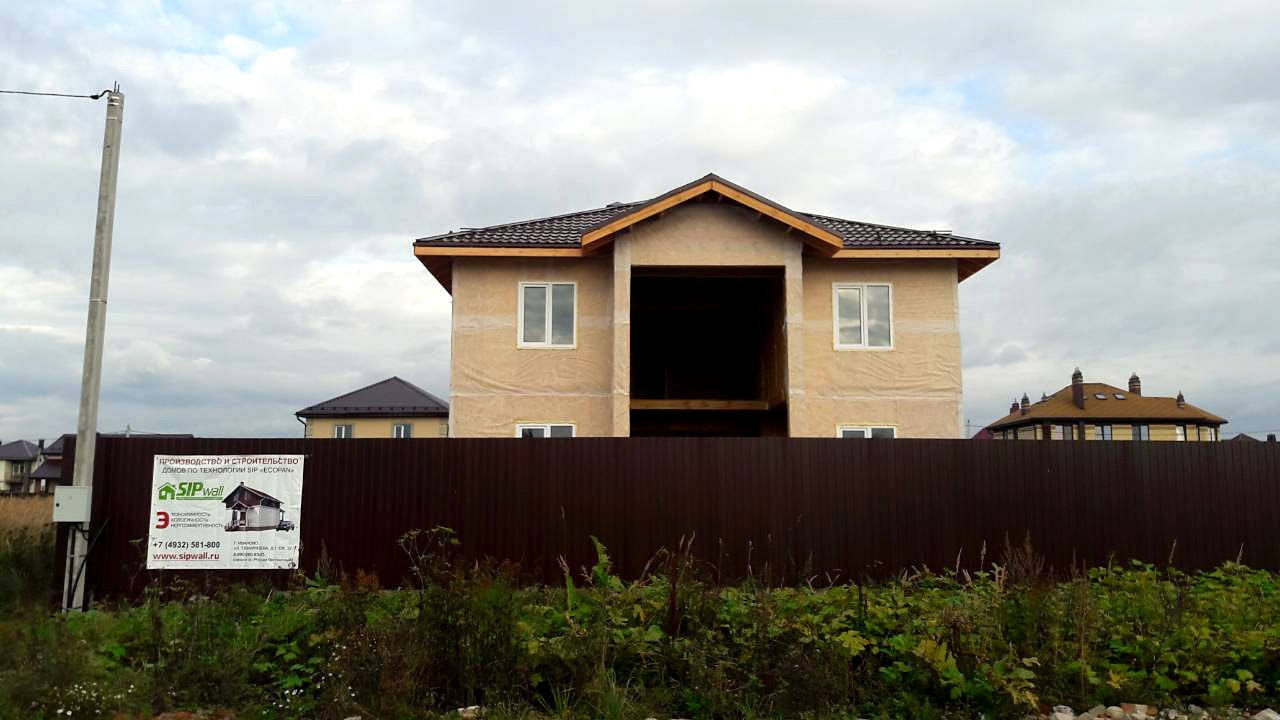 House built to a custom design, Zhukovo village