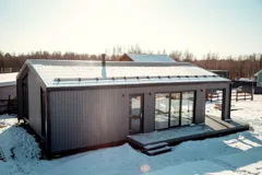 Barnhouse 76.2 — Rückwärtige Ecke und Terrasse, Winter