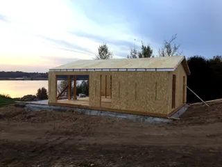 Haus nach Projekt „Barnhouse 76.1“, Dorf Zolotoruche: Wandmontage