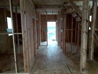 House built to a custom design, Ishnya settlement: interior partitions