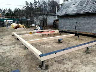 House built to a custom design, Nikulskoe village: foundation and sill strapping