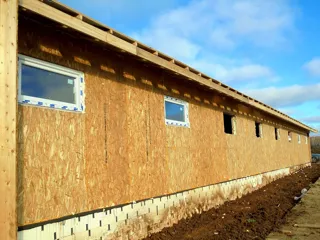 Haus nach Projekt „Barskoe pomeste“, Gebiet Kostroma: Wandmontage
