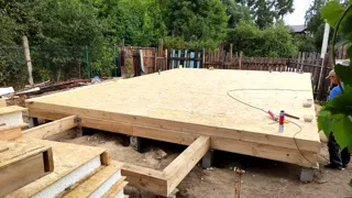 “Zareçe” projesine göre 104 m² yazlık ev, Ivanovo: 0 kotunda SIP panel zemin