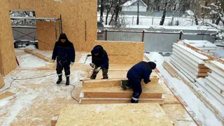 Haus nach Projekt „Barnhouse 110“, Ivanovo: Wandmontage