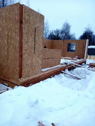 Custom-design house, Yadrominskoe village: wall assembly